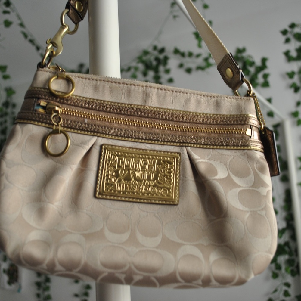 Coach Cream Poppy Signature Shoulder Bag